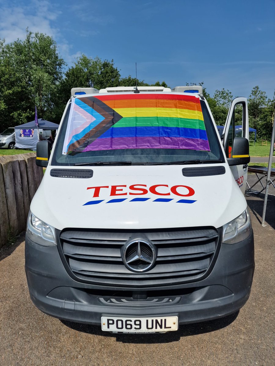 WINi__10's tweet photo. STANDING PROUD TOGETHER.
Everyone from Tesco St Peterโs Worcester wishing all at Worcester Pride today an amazing day ๐ณ๏ธโ๐
#Pride #PrideWorcester #WorcestershireHour https://t.co/PMPtTTJARS