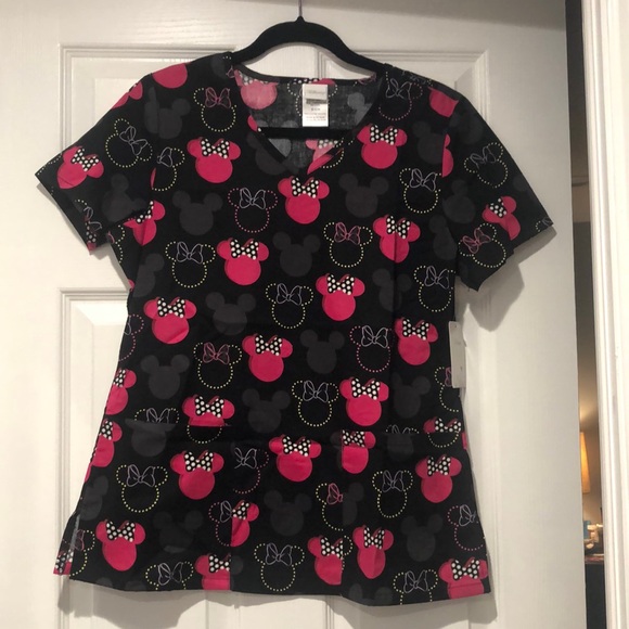 sssuper's tweet photo. So good I had to share! Check out all the items I'm loving on @Poshmarkapp #poshmark #fashion #style #shopmycloset #disney #lillypulitzerfortarget #piperlime: https://t.co/WIsWQQMuee https://t.co/dT69DXUyiH
