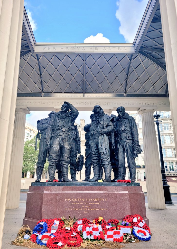 Day out in London. So far we've been too see the Bomber Command memorial and visited Wellington Arch where we totally cheated and got the lift to the top https://t.co/Gk7hiYdAtl