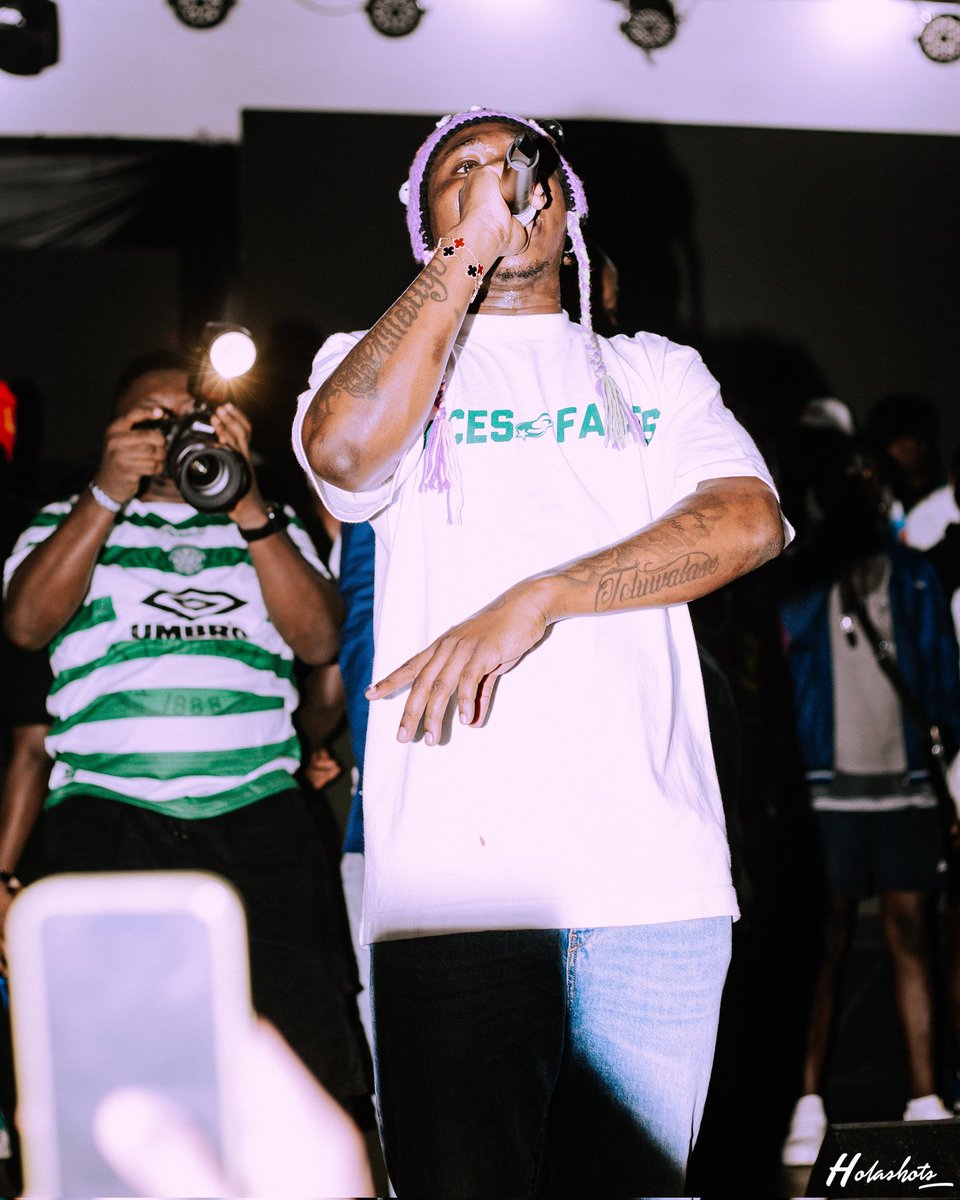 Holashots's tweet image. Jpegs of World President @Zlatan_Ibile at the Poco Lee Homecoming Concert at LASU !!!
#lasu #poco #pocolee #Odumodu #Odumodublvck #ojo #Zlatan #Lagos #lifestyle #concert #performance