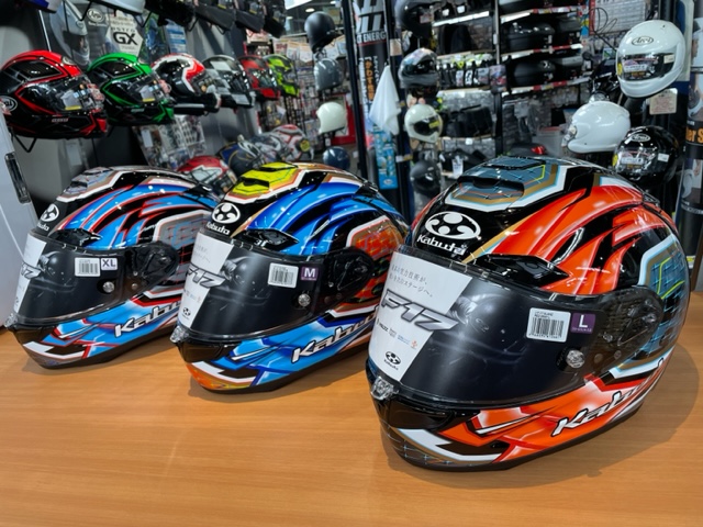 NANKAIKOSHIGAYA's tweet image. 今晩は～HELMET　NEWカラー入荷のご案内です！OGKカブト「F-17・GLANZグランツ」3カラー入荷致しました　イタリア・ミラノ　バギーデザインが担当したカラーです！　＃F-17　＃OGK　＃GLANZ　#イタリア