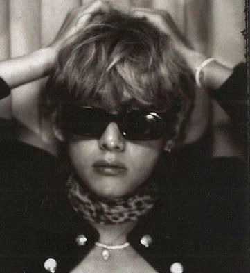 ใครบรีฟ เชื่อว่าไม่มี เขาเริ่ดด้วยตัวเขาเองอยุ่และ