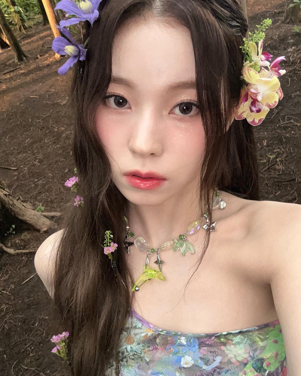 GRE2N_JKJ's tweet photo. 🌳✨💐🪻(1/3)
#NMIXX #엔믹스 #규진 #KYUJIN
#AMidSummerNmixx’sDream
#PartyO’Clock #RollerCoaster https://t.co/vqMyCqrowN