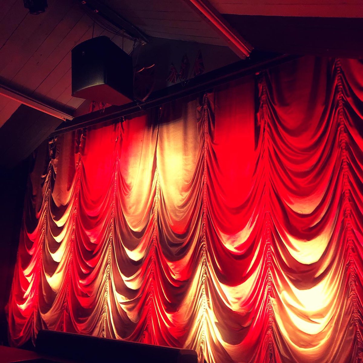 The Kinema in the Woods: Britain's last rear projection cinema in Woodhall Spa in the #Lincolnshire countryside
#TheKinemaInTheWoods #vintagefilm #thingstodoinlincolnshire #cinema #vintagecinema #vintagescifi #retroscifi #filmmemorabilia #moviememorabilia 
youtu.be/r4WI4AQDlU0