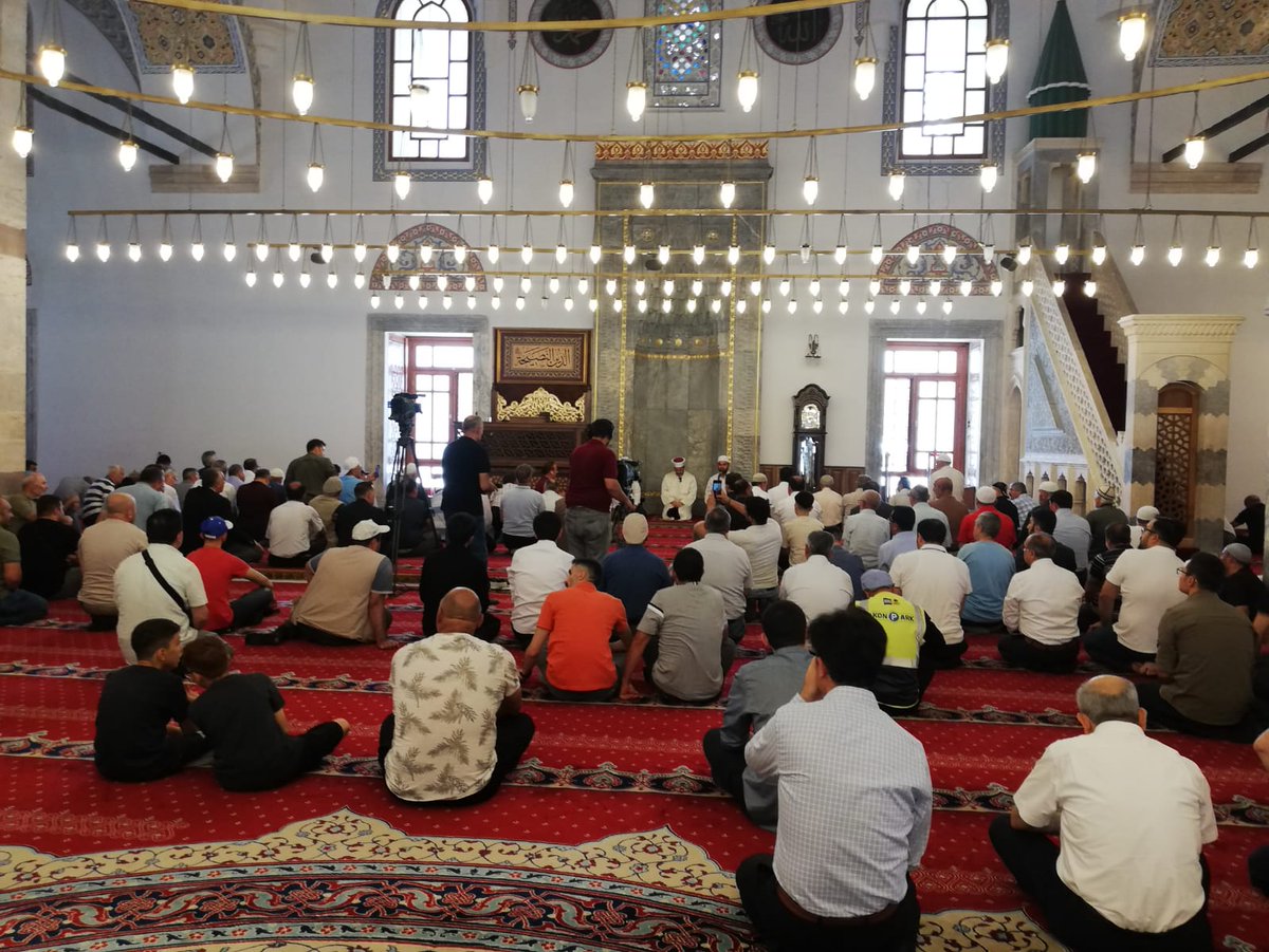 Konya İl Müftüsü Prof. Dr. Ali Öge, 15 Temmuz Demokrasi ve Milli Birlik Günü etkinlikleri kapsamında Sultan Selim Camii'nde okunan Kur'an-ı Kerim tilavetleri, Mevlid ve Hatmi Şerifler sonrası Şehitlerimiz için dua ederek Öğle Namazını kıldırdı.
<a href="/AliOge42/">Ali ÖGE</a>