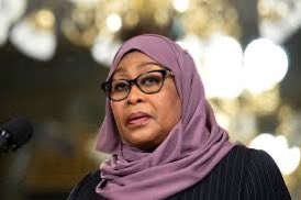 Nisamehe sana mhe Rais  <a href="/SuluhuSamia/">Samia Suluhu</a> kwa kukulaumu
Nimefatilia hotuba yako leo niseme kwamba Rais ana nia njema na nchi hii isopokua anapotoshwa  na Wasaidizi wake akina <a href="/MsigwaGerson/">Gerson Msigwa</a> na wengine Leo Rais anaongea kwa uchungu anasema akina Jaji waryoba wanamawazo mazuri watusaidie