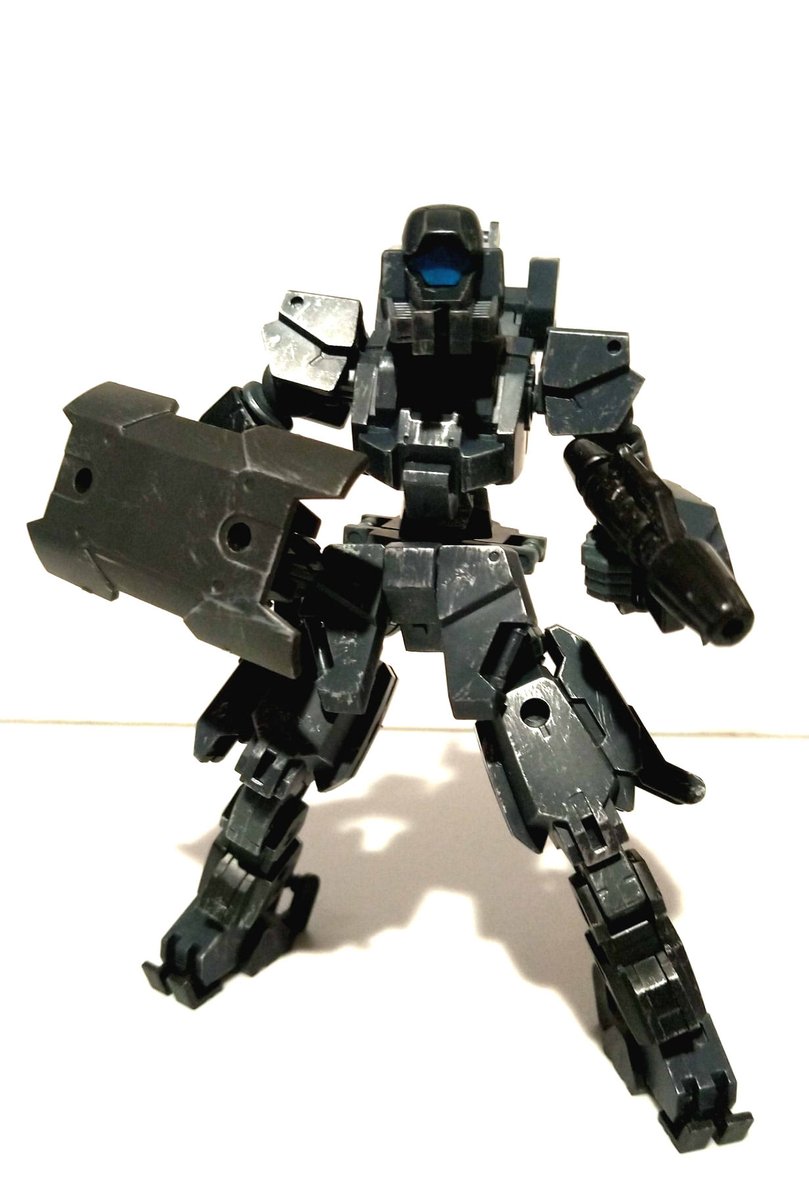 売り場でなんか良いの無いかな～と物色して興味が出たので買ってきた30MMのフォレスティエリというの

猿っぽいというかスターフォックスのサルジャーの更に体伸ばしたみたいな雰囲気で遊ぶと結構好みな気がする
適当に食玩から武器でっちあげたり、シルバーでドライブラシするだけでも良い感じね 