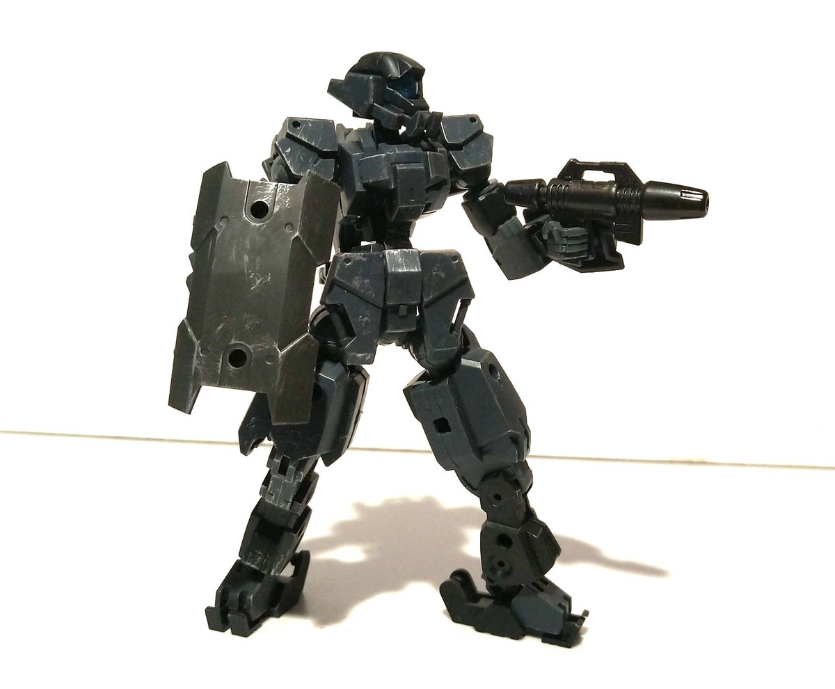 売り場でなんか良いの無いかな～と物色して興味が出たので買ってきた30MMのフォレスティエリというの

猿っぽいというかスターフォックスのサルジャーの更に体伸ばしたみたいな雰囲気で遊ぶと結構好みな気がする
適当に食玩から武器でっちあげたり、シルバーでドライブラシするだけでも良い感じね 