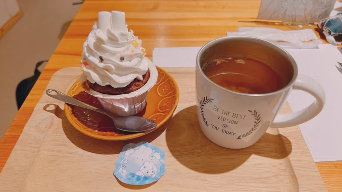 創作空間cafeアトリエさん( )へミリーさんみかみさんと3人で行ってきました〜!初来店だったんだけどお店素敵すぎるしフードは美味しいし店員さん親切だしめちゃくちゃ楽しかったー!!色紙買ってみんなで絵を描き合いしたぜー!!