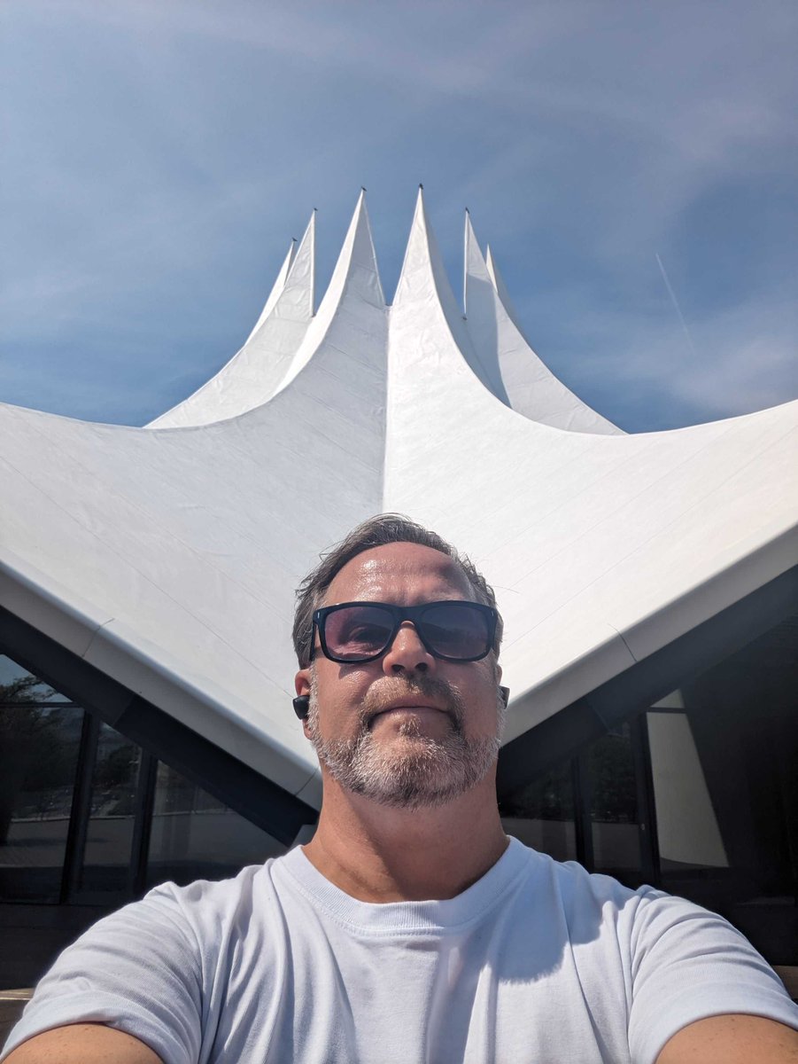 DJBobbyStarrr's tweet photo. 🧠Our thought of the morning brainstorm.

What dual action 🔨 can make an independent Musician's life easier and help bookers get all the latest promo without any fluff in between? 

Less fluff more dough = happy 💸

#music #hackathon #SolanaBerlin https://t.co/2C5Grg5FkA