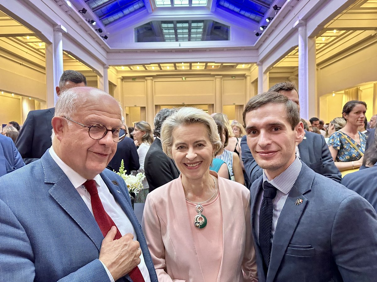 Une magnifique réception de la <a href="/RPFranceUE/">La France dans l’UE 🇫🇷🇪🇺</a>🇫🇷🇪🇺 à #Bruxelles pour le #14juillet2023.

Notre associé @sloanmoreau, directeur de notre bureau de Bruxelles et administrateur délégué du Cercle des Représentants Permanents Français, ainsi que notre collègue <a href="/GilleSavary/">Gilles Savary</a> ont répondu