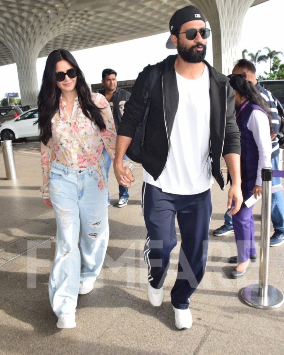 The lovely couple #VickyKaushal and #KatrinaKaif get clicked together at the airport. 🤍🖤