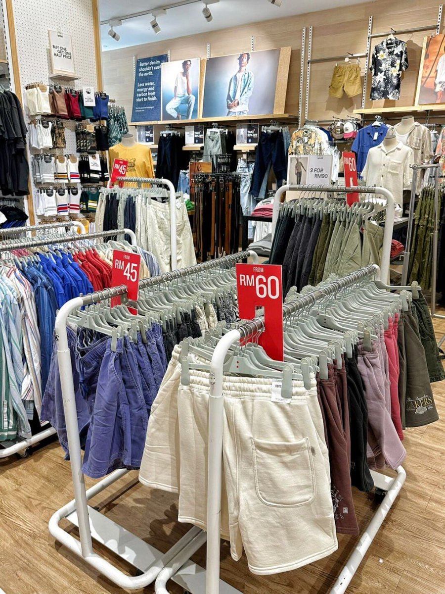 EVAdftjl1's tweet photo. In fact, every girl is a shopaholic at heart 🤣🤣 https://t.co/4Qft8PCpGJ