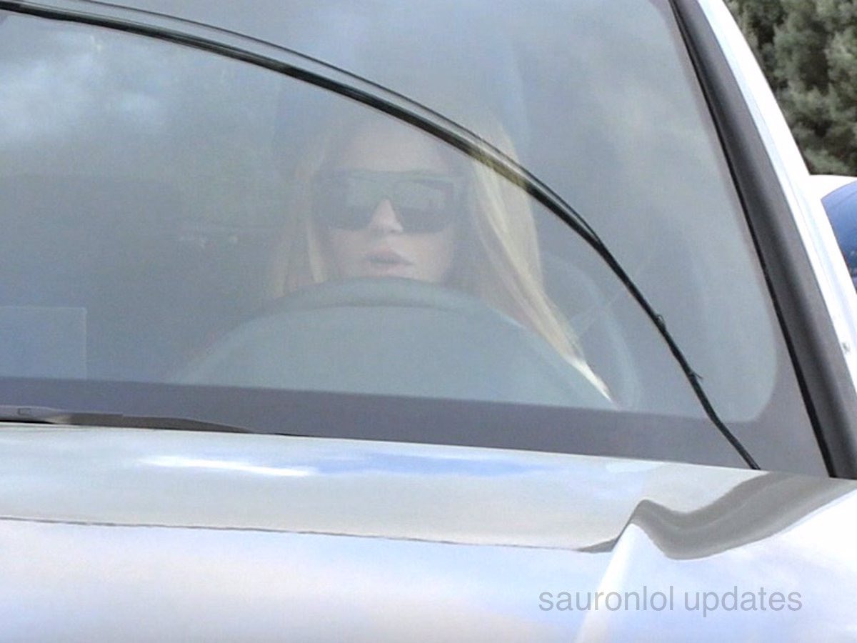 sauronlolupdate's tweet photo. Shakira spotted leaving sauronlol’s Örebro home yesterday❤️ https://t.co/9c4XwpqHTz