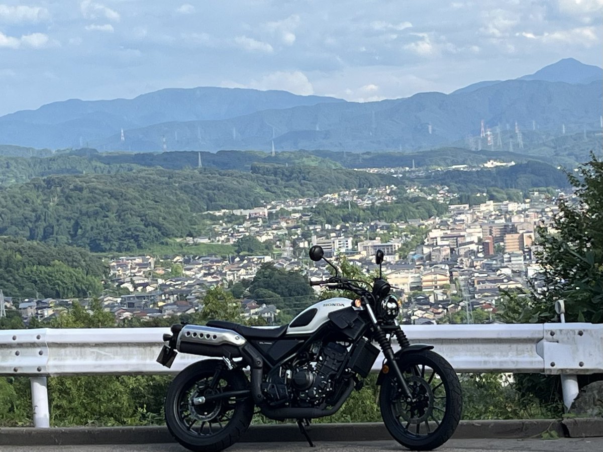 JR9CLF's tweet photo. 待ちに待ったCL250が納車

納車の日には卯辰山眺望の丘
そして見晴らし台近くの
医王山の見える所へ

#CL250 #バイク好き #卯辰山 https://t.co/dLMVeuHYDk
