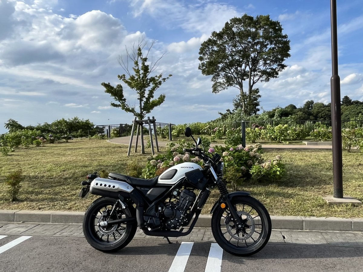 JR9CLF's tweet photo. 待ちに待ったCL250が納車

納車の日には卯辰山眺望の丘
そして見晴らし台近くの
医王山の見える所へ

#CL250 #バイク好き #卯辰山 https://t.co/dLMVeuHYDk