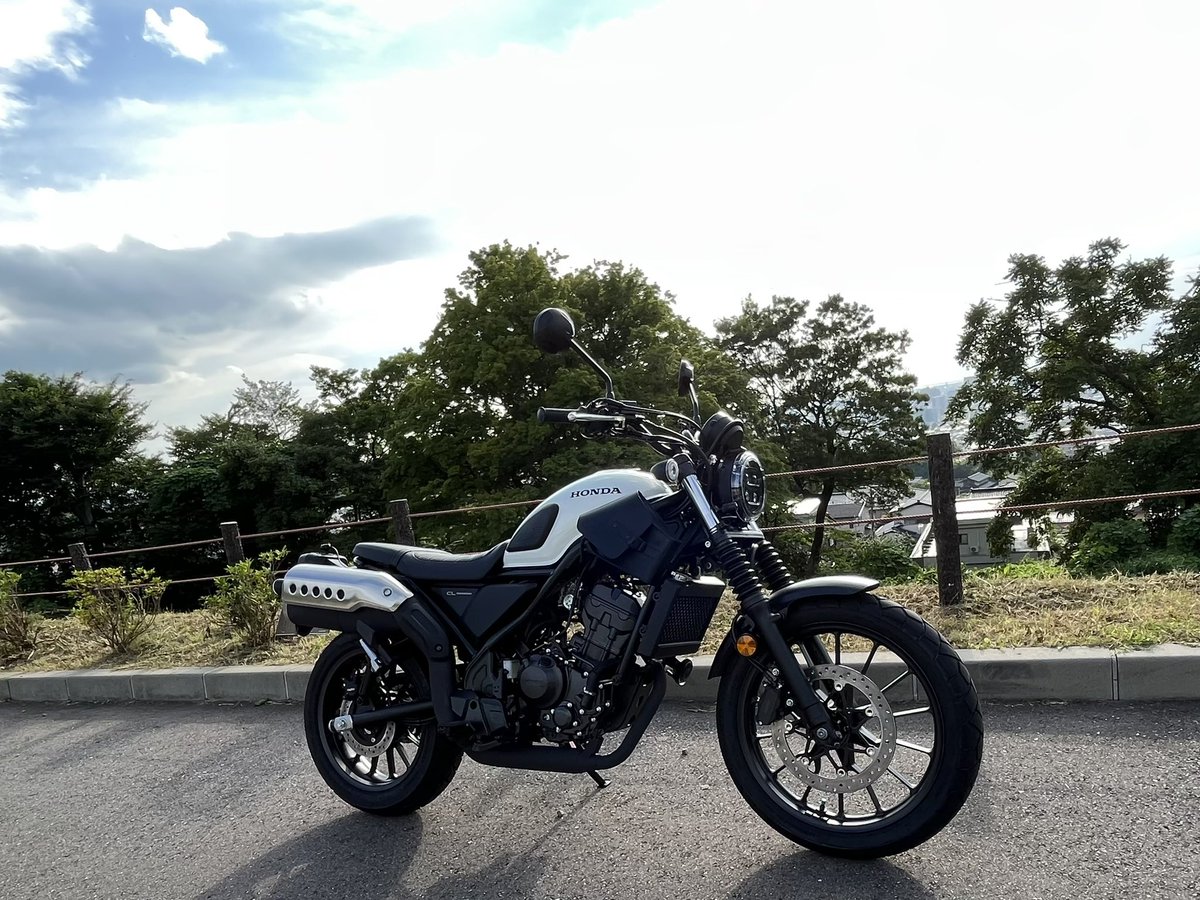 JR9CLF's tweet photo. 待ちに待ったCL250が納車

納車の日には卯辰山眺望の丘
そして見晴らし台近くの
医王山の見える所へ

#CL250 #バイク好き #卯辰山 https://t.co/dLMVeuHYDk