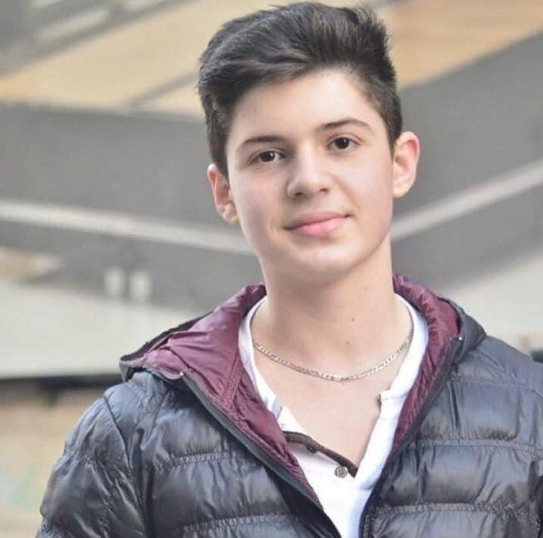 Bizim 15'li şehitlerimiz olmasaydı sizin soytarılarınız rahat yaşayacak bir vatan bulamazdı. 

Mekanın cennet olsun güzel şehidim.