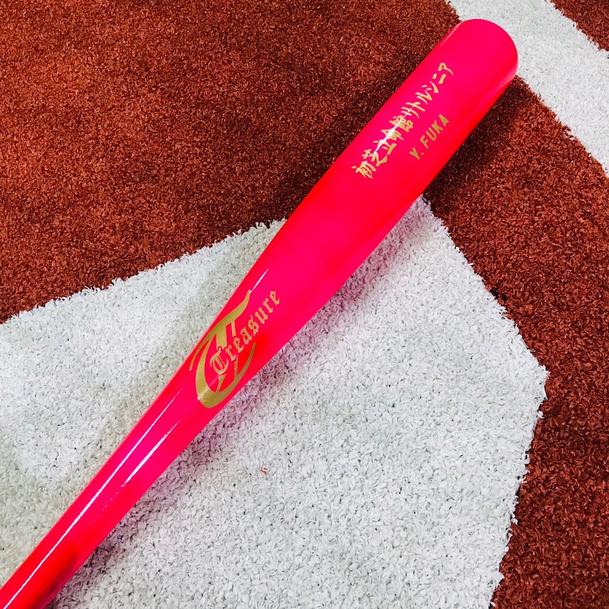 sposakubaseball's tweet photo. トレジャー
オリジナル木製バット⭐️
女子中学生の選手から
普段のバットと同じバランスの木製バットが欲しいとの要望に、
トレジャーが見事に応えてくれました😍
形、カラーもこだわりがいっぱいの
オーダーバット😍
ぜひ気になる方はスポサクへご相談ください😊
#トレジャー #オーダーバット #硬式 https://t.co/Zt9KSPr4Xu