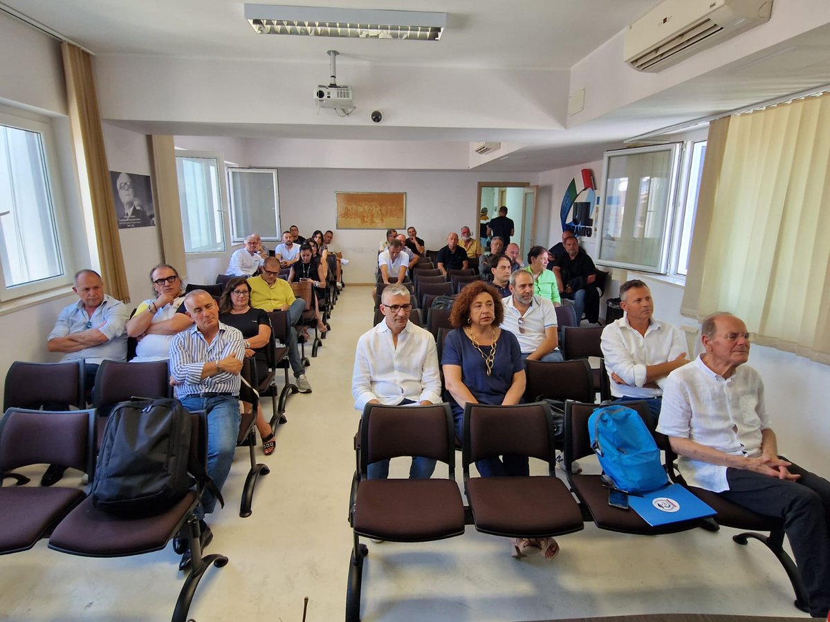 FENEALUIL_'s tweet photo. Eletta oggi alla presenza del Segretario Generale Panzarella la nuova Segreteria della FenealUil Taranto. A guidarla Ivo Fiore a cui vanno i nostri auguri di buon lavoro  insieme ai componenti Patrizia D'Esposito, Egidio Latorrata e Paola Esposito Tesoriere territoriale. https://t.co/iiyhGOH9YA