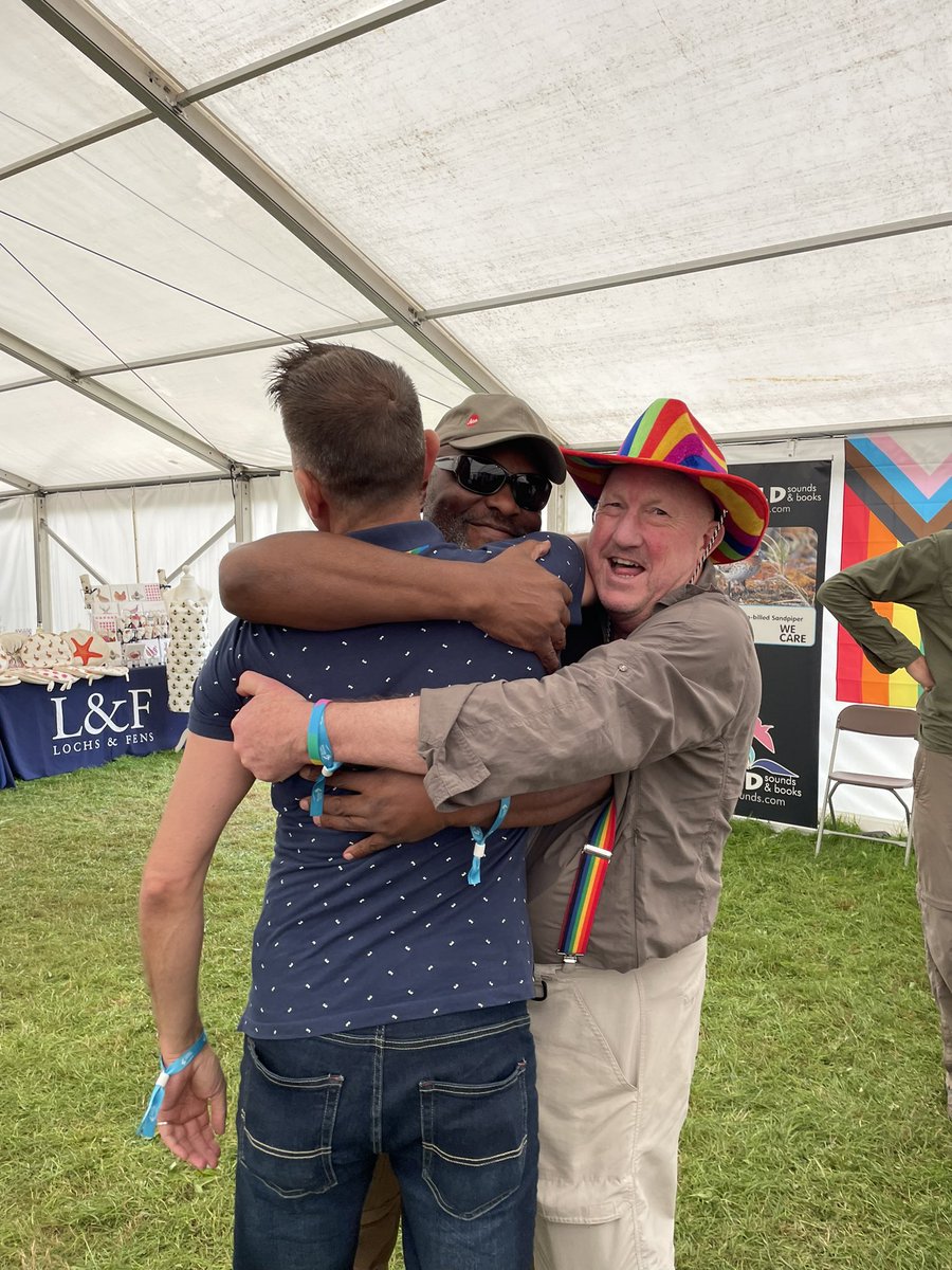 deborahsacks's tweet image. Catching up with old friends @GlobalBirdfair with @themarshtit @urbanbirder and Duncan Macdonald from @sounds_wild