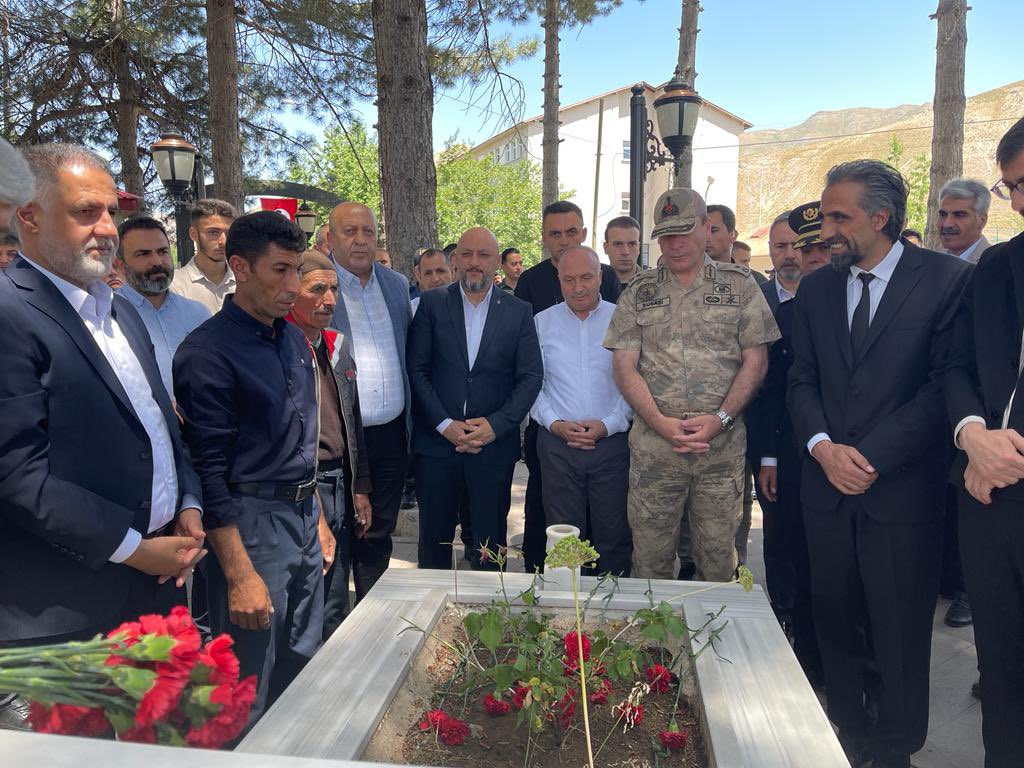 15 Temmuz hain darbe girişiminin 7. sene-i devriyesinde Aziz şehitlerimizi rahmet, kahraman gazilerimizi minnet ile andık .

#15Temmuz 🇹🇷