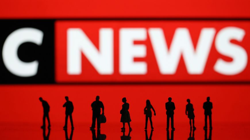 AlertesInfos's tweet photo. 🇫🇷 FLASH - CNews a été qualifié de média d'extrême droite par le ministre de l'Éducation, la chaîne a répondu en insistant sur son "pluralisme". Pendant la semaine précédant la déclaration de Pap Ndiaye, 73% des politiques invités étaient affiliés à la droite et à l'extrême droite. Ce chiffre monte à 82% pour les journalistes invités, qui ne font pas partie de l'équipe de la chaîne du groupe Bolloré. (Libé)