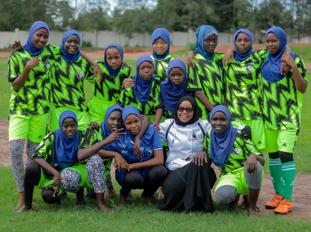 Thehijabimento1's tweet image. Introducing the fearless stars of the field - @alwalidayncntr amazing young girls took center stage as curtain raisers at the tournament. They embody bravery. Led by the incredible @fatmabakthir , Follow their journey and witness their unstoppable rise. #UnleashingPotential&quot;