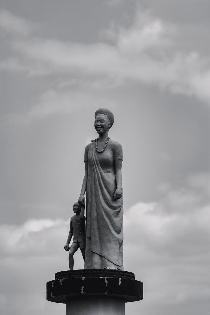 PromesseK14's tweet image. A stunning woman and child gracefully intertwined, their bond unchanging throughout the years. 
A testament to enduring love. 

#KigaliGems #TimelessConnection #Rwanda #Kigali #Love #visitrwanda_now