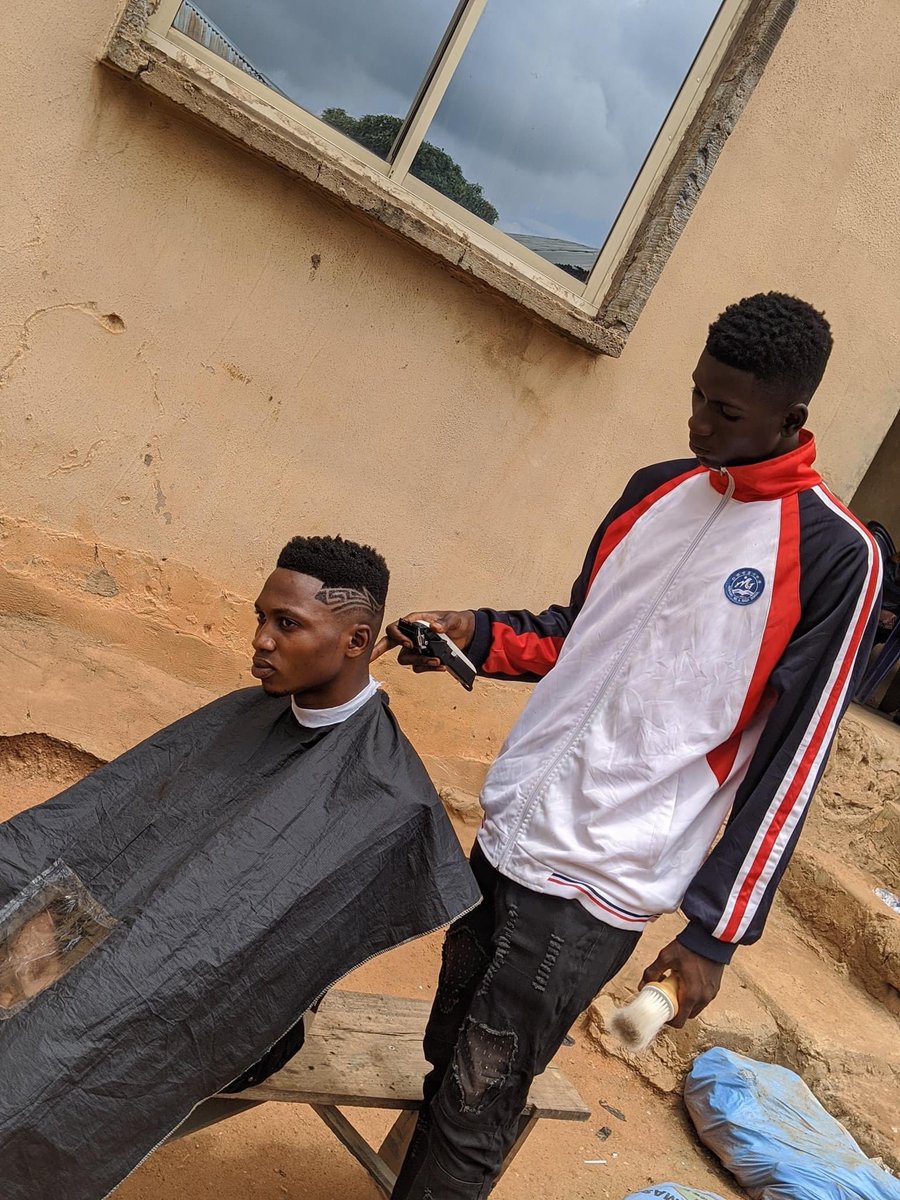 Topzycut's tweet photo. How it started    and     How it’s going https://t.co/8zgV2yP2fW