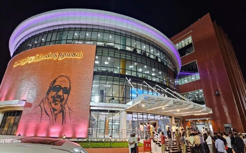 UpdatesChennai's tweet image. Kalaignar Library in Madurai. Elegant &amp;amp; comes with the state of art infrastructure. It was built in a record time of 18 months and it will be the new face of Madurai City.. #Madurai #KalaignarLibrary 🌇🏗️
