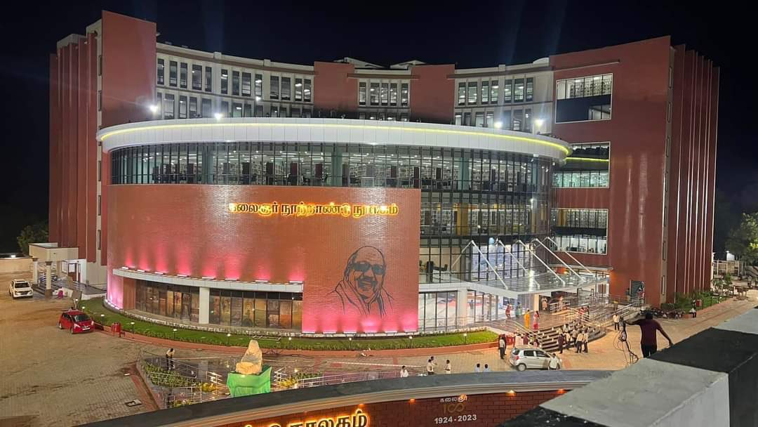 UpdatesChennai's tweet image. Kalaignar Library in Madurai. Elegant &amp;amp; comes with the state of art infrastructure. It was built in a record time of 18 months and it will be the new face of Madurai City.. #Madurai #KalaignarLibrary 🌇🏗️