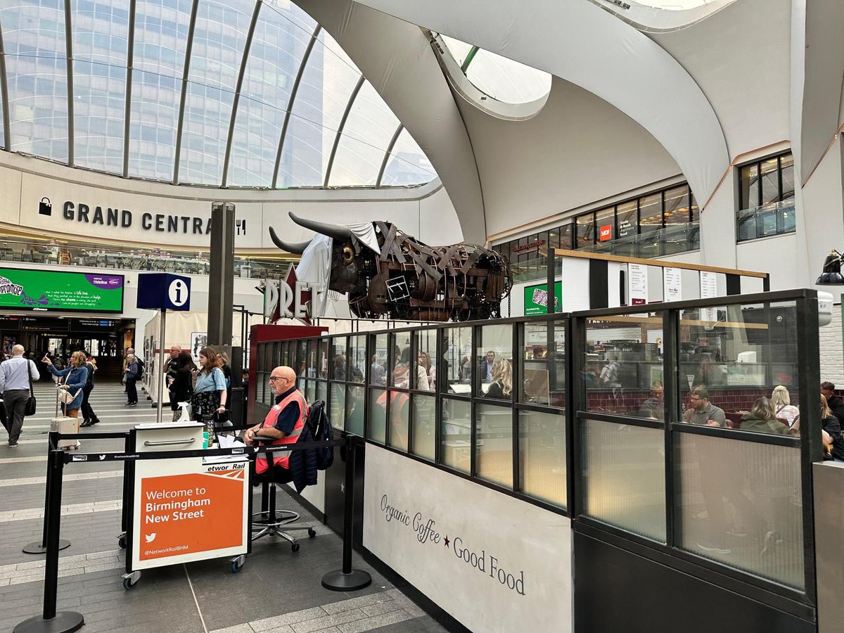 Lots of people have asked, why New Street for Ozzy❓🐮 Last summer Ozzy’s future was in doubt, but with a gentle nudge Network Rail swooped in to secure its future 👏🏻 It has to be inside to protect it long term, & New Street is the perfect home for a metallic Brummie welcome 🤩