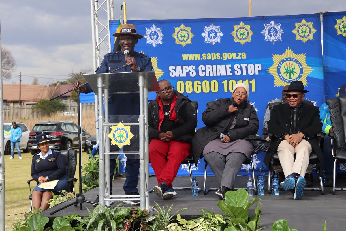 SA Police Service On Twitter sapsHQ Police Minister General sa-police-service-on-twitter-sapshq-police-minister-general