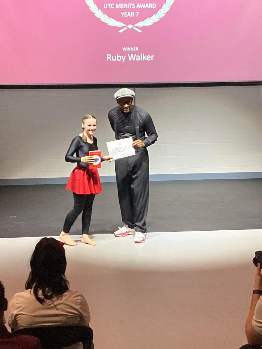 kev_w80's tweet photo. @jayblades_ my daughter was so thrilled to meet you last night, she also completed the 9 dot challenge but didn't want to tell you ! 
#ThinkingOutsideOfTheBox https://t.co/LlZdFNxgsL