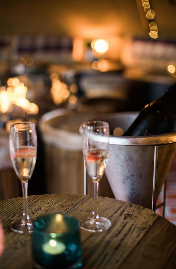 lp_themoathouse's tweet photo. Weekend Fun ahead.
Come and join us here at The Moat House. 
Let's cheers to the perfect weekend 🥂 

#TheMoatHouse #pub #friends #family #relax #drinks #GreatFood #LovelyPubs #EatOut https://t.co/SLVJuTZueV