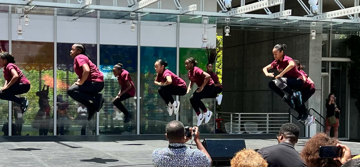 AileyCamp takes over The High Museum of Art to celebrate  Mayor @AndreforAtlanta “ATL Year of the Youth” initiative   @allisonnjoyner  https://t.co/oZV9xaf21k https://t.co/Ur7D7pMuyR
