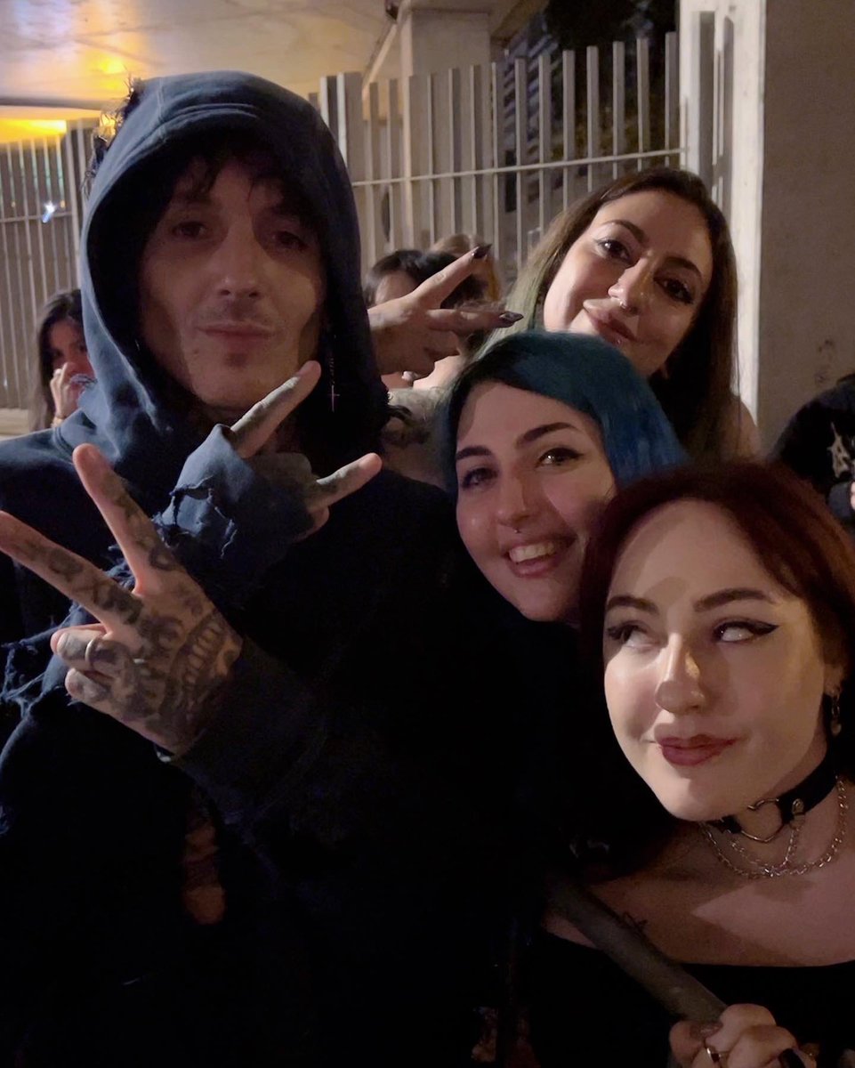 when u and ur tattooer friend meet a lovely girl at bmth in budapest then u all meet again to tattoo her together✨✨✨ (i did the ☔️)
