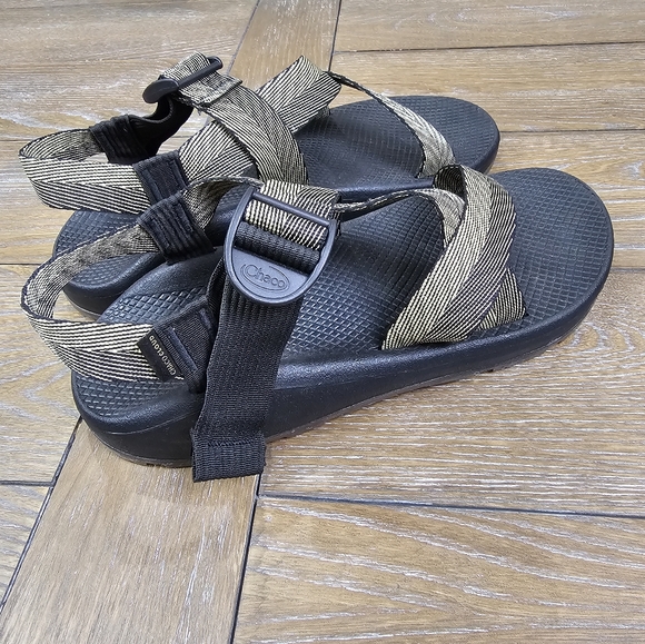 kaymckin5's tweet photo. So good I had to share! Check out all the items I'm loving on @Poshmarkapp #poshmark #fashion #style #shopmycloset #stevemadden #chaco #thelimited: https://t.co/Ordm1lczmM https://t.co/saO4axi2SZ