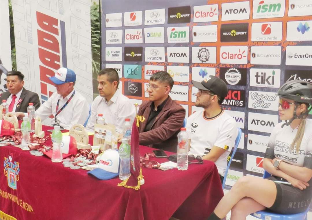 franzriveman's tweet photo. #Ciclismo 
"VUELTA A LOS PUEBLITOS 2023" La Liga Distrital de Ciclismo de Jacobo Hunter, con el aval de la Federación Deportiva Peruana de Ciclismo y el apoyo de la Subgerencia de Juventud, Recreación y Deportes,  compartieron detalles de la tradicional prueba ciclística https://t.co/zBCkuncav3