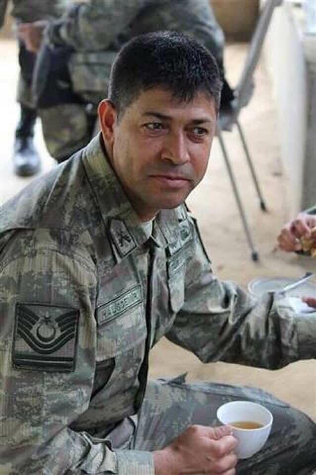 #15Temmuz  Devletin adı bazen Horasanlı Alparslan olur, bazen Havranlı Seyyid,  bazen de Niğdeli Ömer..
Adı her zaman değişir ama yaşı hep 18’dir. 
#DevletEbedMuddet