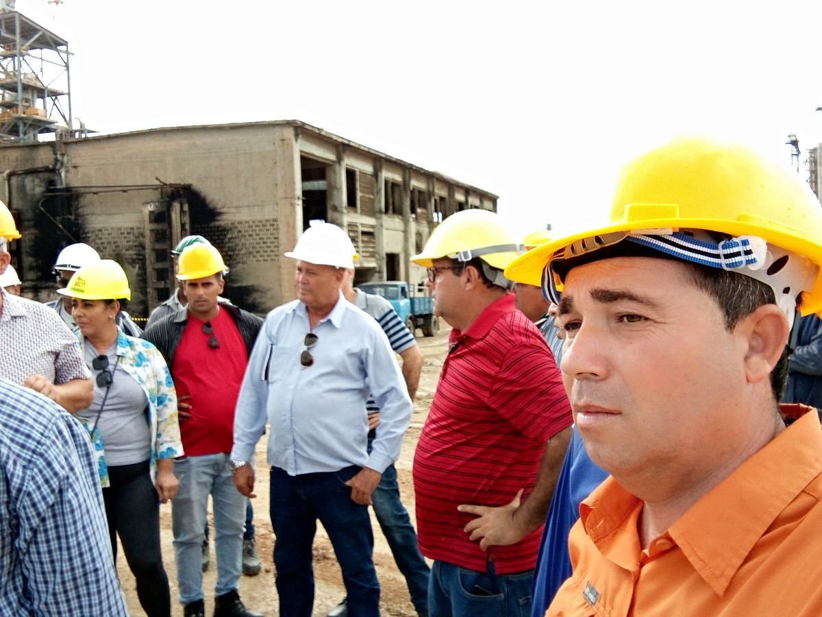 MisaelSNTC's tweet photo. Importante evaluación a nivel de objetos de obra, una de las inversiones más estratégicas  del @CubaMicons el vínculo directo con nuestros trabajadores en la fábrica de cemento del municipio nuevitas #Camaguey 
#UnidosConstruimosCuba 
@Rene_MesaMICONS https://t.co/ZQCFLG5TPf
