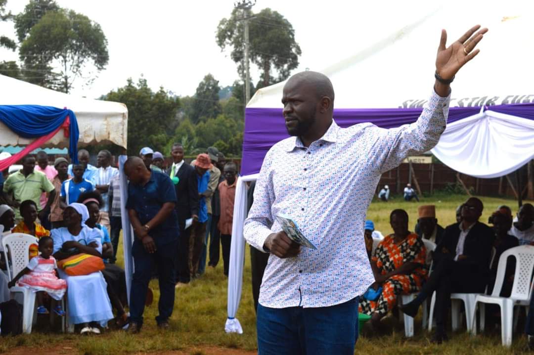dickmaungu's tweet photo. Today, I went over to commiserate with the families of Joel Ounza Mwando aka Fresh of Enyaitta village Emabungo ward, Eng Christopher Mulama of Ebusakami Emabungo ward and Rev Alfred Makate - a renowned clergy with church of God Mulwakhi. https://t.co/TX65ecvnYF
