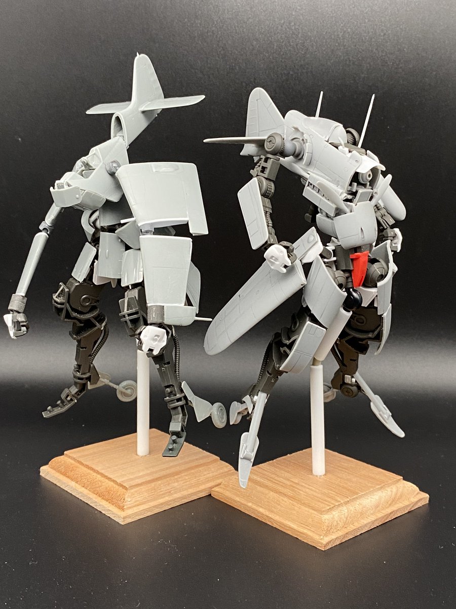 _amRage_'s tweet photo. 「飛行機のプラモ楽しいなぁ…」
　↓
「せや！ロボにしたら楽しさ2倍ちゃうか！？やったろ！」
　↓
楽しすぎてどんどん増えて今に至る

 #君たちはどう作るか https://t.co/0Kkhjt6gVN