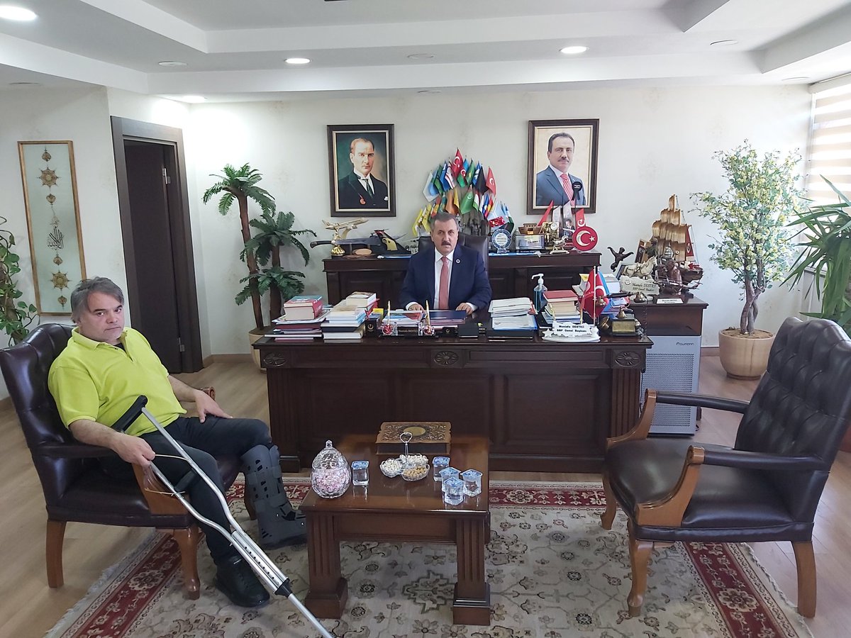 SN. <a href="/Mustafa_Destici/">Mustafa Destici</a> ye 1 saate yakın ilmek ilmek anlattım. 
Konuya hakim. Temkinli bir insan olarak şunu söyleyebilirim ki, bu atama olacaksa Mustafa Destici'nin sayesinde olacak. 
CB Erdoğan'a söyleyecek. 
Selamları var hepinize. 
Makam arabası ile gönderme nezaketine teşekkür