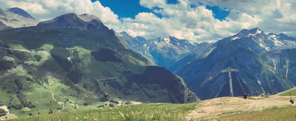 Mimi_Jeffcott's tweet photo. 3 weeks in our second home #frenchalps #megaavalanche #bikes #lakes #cheese #wine #familytime #Views https://t.co/2Rm4MIvGVt