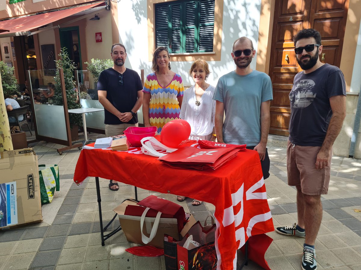 Un plaer compartir una estona de mercat amb l'agrupació del PSIB a Esporles. És molt important difondre els valors socialistes enfront del retrocés de la dreta ultra i ultradreta.
El 23 de juliol hem d'anar a votar i fer-ho pensant en el present i el futur!
#Igualtat
#Endavant