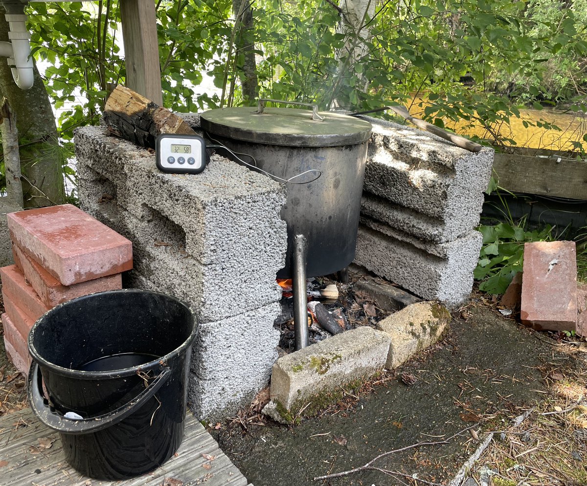 K1rnu's tweet photo. Vihdoin täysi kesäloma. Cittarista sikahintaista lohta savustuspönttöön. Ägräsin panimolta saa muuten taas nokkoslonkeroa! Oli myös uusi maku saskatoon. https://t.co/ti2vywntyp