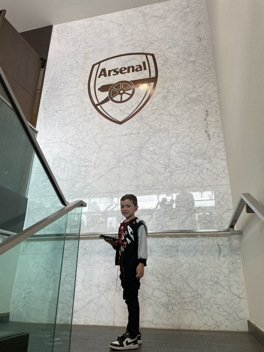 CJSaunders90's tweet image. Great day with the boy on the Arsenal stadium tour 🔴⚽️ @Arsenal #Arsenal #TOUR #DECLANRICE
