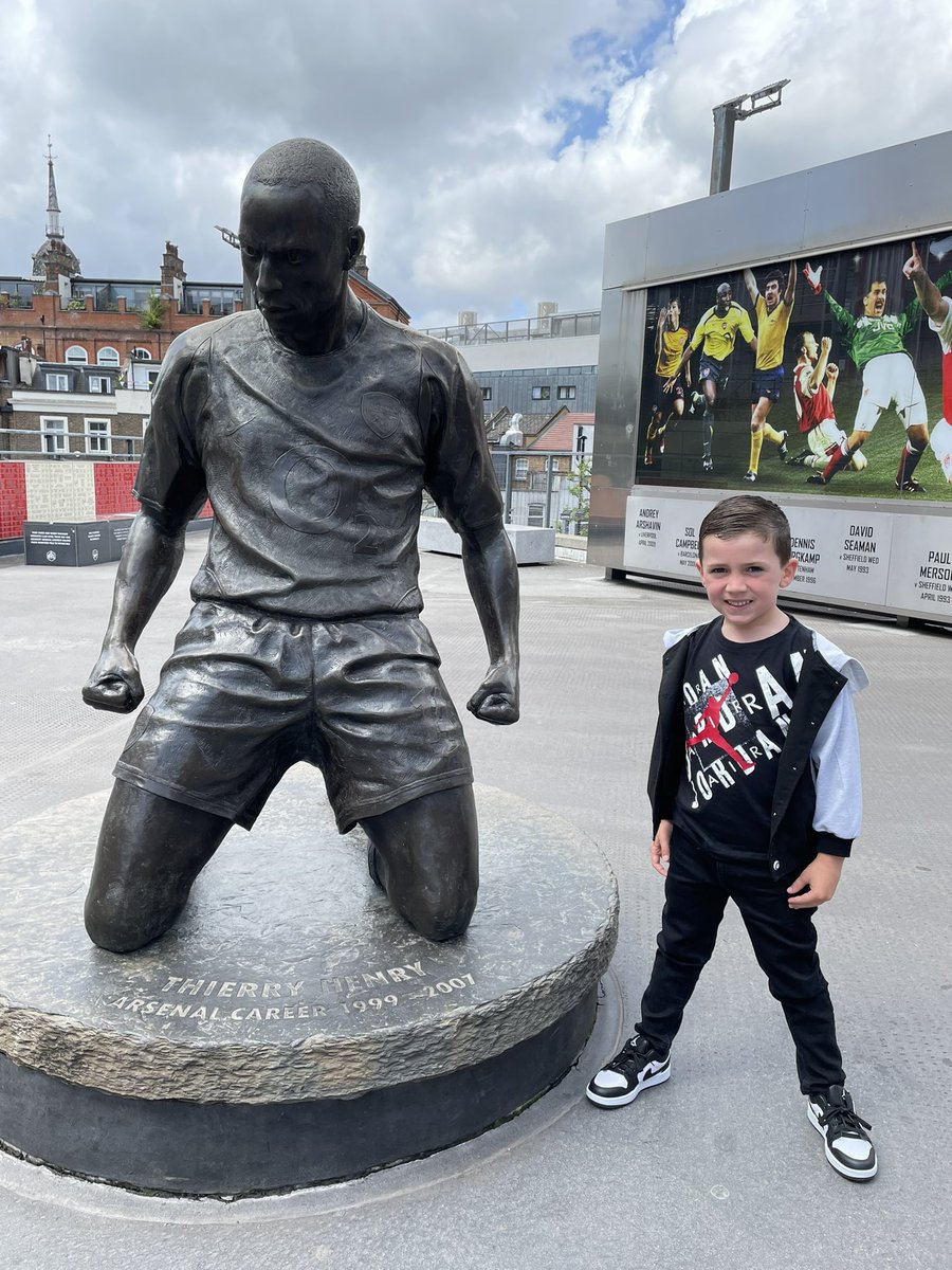 CJSaunders90's tweet image. Great day with the boy on the Arsenal stadium tour 🔴⚽️ @Arsenal #Arsenal #TOUR #DECLANRICE